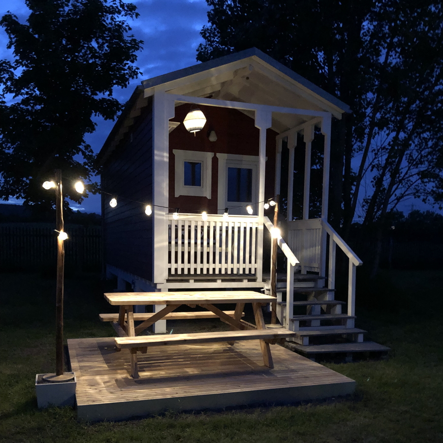 familienhütte oskar bei nacht